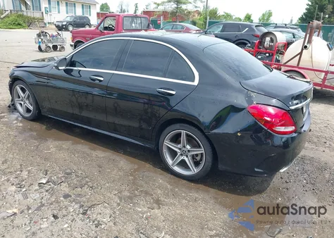 2017 Mercedes-Benz C 300 4Matic/Luxury 4Matic/Sport 4Matic z USA, uszkodzony, nr VIN 55SWF4KB2HU223960